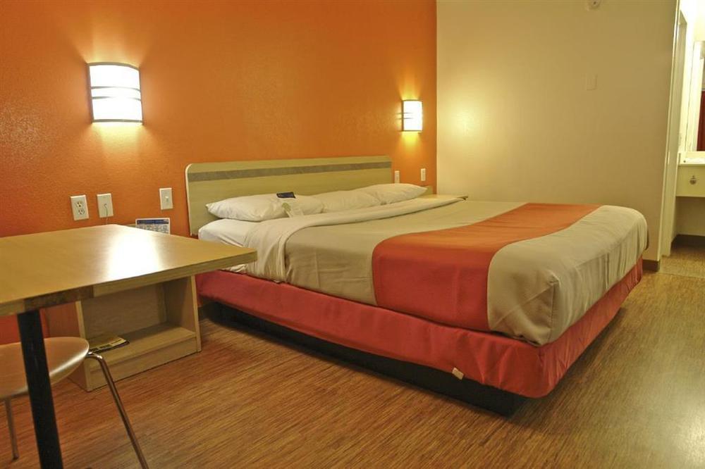 Days By Wyndham Wv Charleston